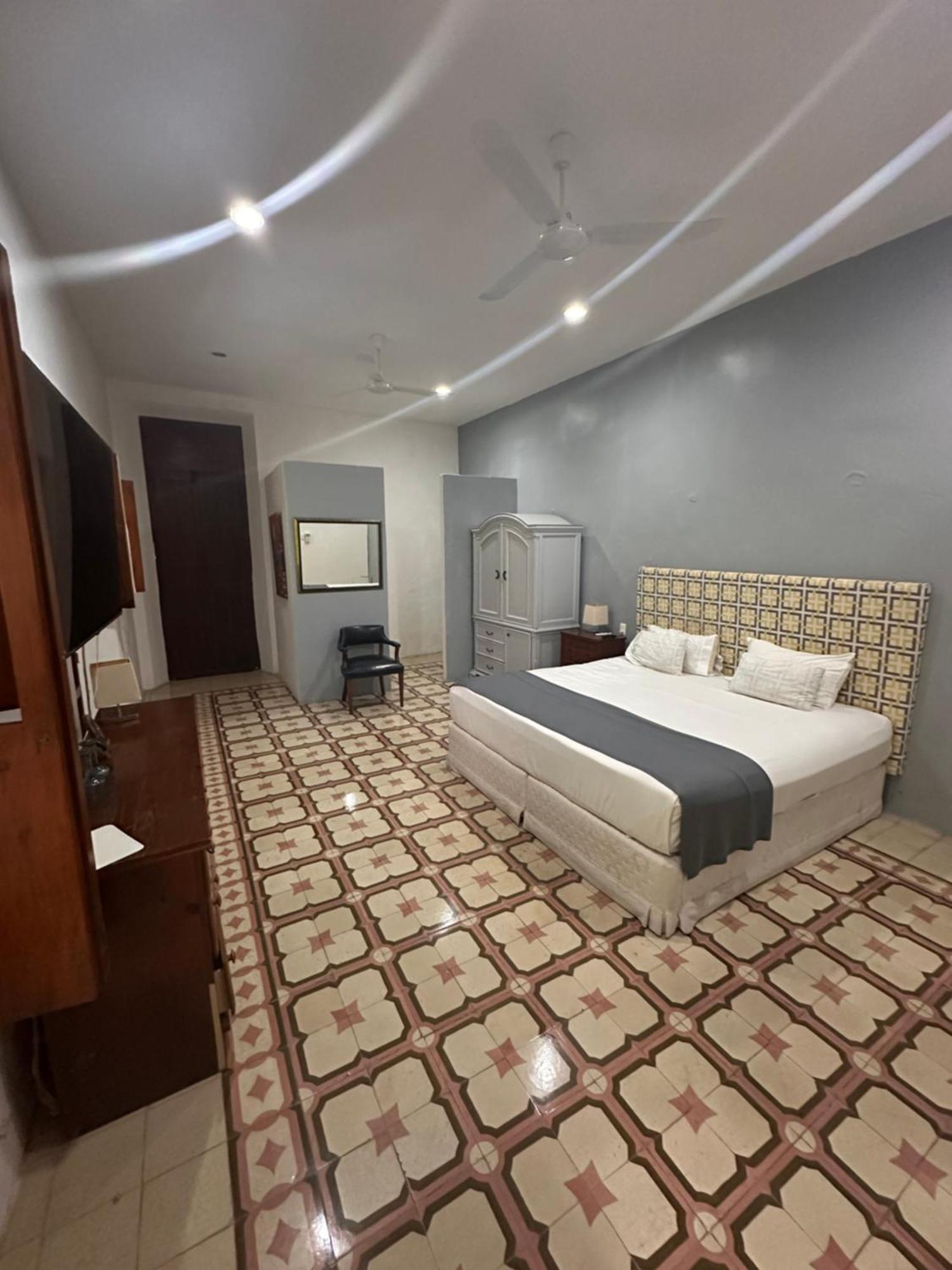 Bed and Breakfast Casa 411 à Mérida Extérieur photo